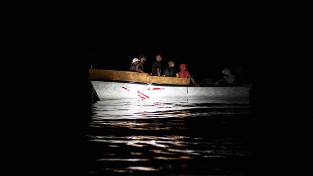 Záchrana uprchlíků posádkou Ocean Viking (30. 6. 2020)