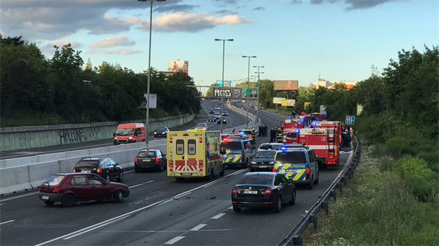 Nehoda na v�padovce na pra�sk�m Chodov� (5. 7. 2020)