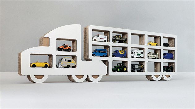 Ekologická polička Kamion na malá autíčka je
úložným prostorem a vkusnou dekorací v jednom.