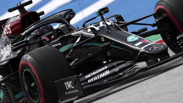 Lewis Hamilton z Mercedesu v trninku na Velkou cenu Rakouska.