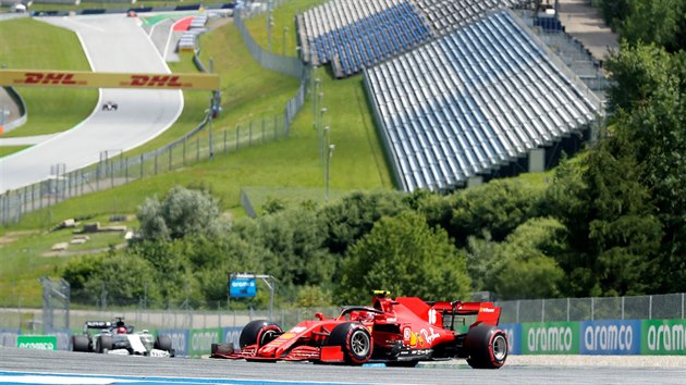 Charles Leclerc z Ferrari bhem kvalifikace na Velkou cenu Rakouska.