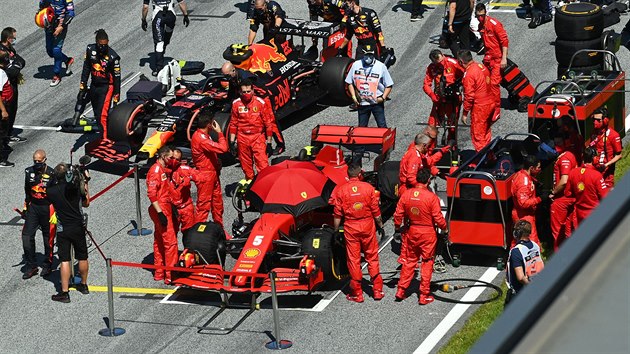 Sebastian Vettel z Ferrari se chyst na zvod formule 1 v Rakousku.