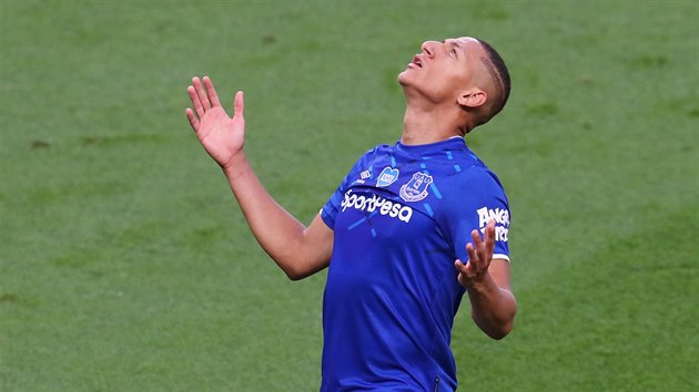 Richarlison z Evertonu lituje sv minely.