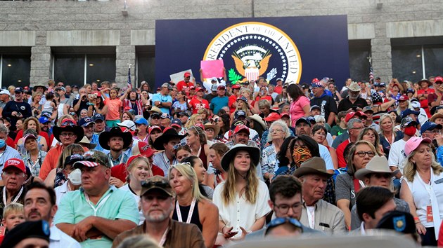 Pznivci prezidenta Donalda Trupa poslouchali jeho projev pod horou Mt. Rushmore (3. ervence 2020).