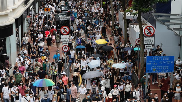 Protestujc proti novmu bezpenostnmu zkonu vyli do ulic v Hongkongu. V den vro pedn sprvy Hongkongu od Velk Britnie k n. (1. ervence 2020)