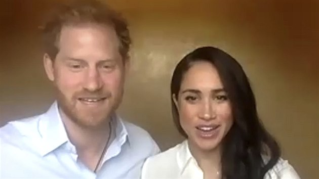 Princ Harry a vvodkyn Meghan bhem videohovoru s lidmi z platformy The Queen's Commonwealth Trust (1. ervence 2020)