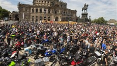 Tisíce motorkářů po celém Německu protestovaly proti možným zákazům jízdy o...