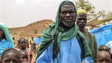 Lidé v provizorním táboe pro vysídlené v Kongoussi v Burkin Faso (4. ervna...