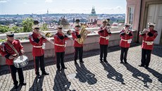 Slavnostní fanfára Hudby Hradní stráe z Matyáova pavilonu (4. ervence 2020)