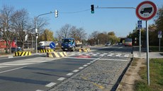 Zákaz pr�jezdu je tu denn� poru�ován.