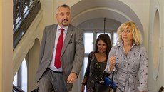 Advokát Marek Nespala (vlevo) zastupující Kancelá� prezidenta republiky na...