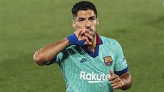 Barcelonský útočník Luis Suárez slaví gól v duelu s Villarrealem.