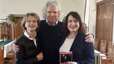 Ivan Fíla s here�kou Tá�ou Medveckou a místop�edsedkyní Senátu Milu�í Horskou