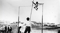 Amerian eského pvodu Charles Dvorak vyhrál na olympiád v St. Louis 1904...