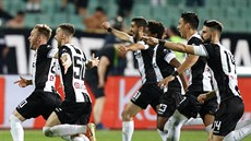 Fotbalisté Lokomotivu Plovdiv slaví výhru v Bulharském poháru.