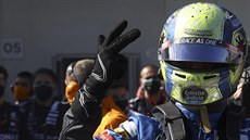 Lando Norris z McLarenu slaví tetí místo ve Velké cen Rakouska.