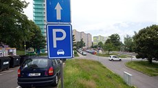 Dvacet tisíc korun ron by idii mimo centrum platili za vyhrazené parkování....