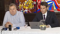 Insolven�ní správce spole�nosti Pilsen Steel Jaroslav Bro� (vpravo) a zástupce...