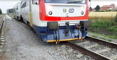 Pi vjezdu do stanice Medleice na Chrudimsku veer vykolejil osobní vlak. (15....