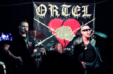 Koncert kontroverzní skupiny Ortel v Poátkách (4. záí 2015)