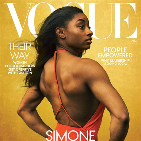 Olympijská gymnastka Simone Bilesová na titulce Vogue (14. ervna 2020)