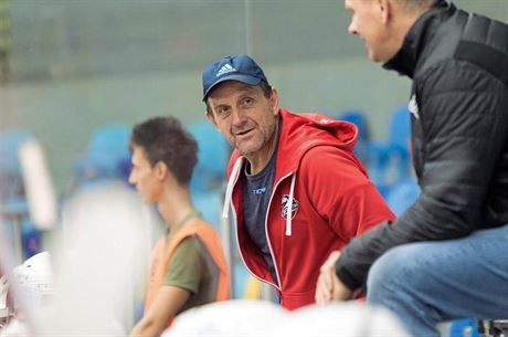 Kustod Libor Hovorka se v pardubickém hokejovém klubu stará o vekerý servis...