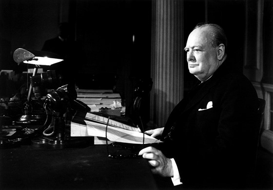 Winston Churchill při rozhlasovém projevu 8. května 1945