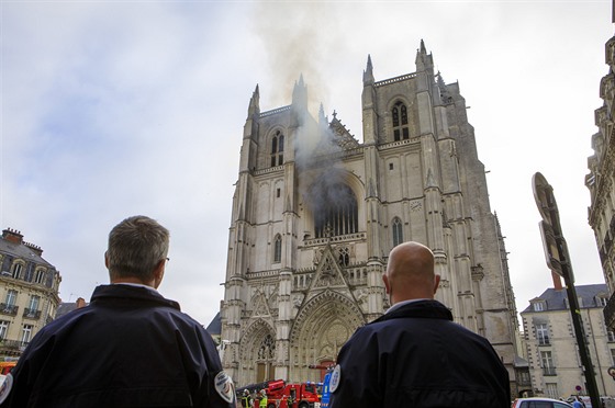 Ve francouzském Nantes vyhoela katedrála. Nkdo ji zejm úmysln zapálil....