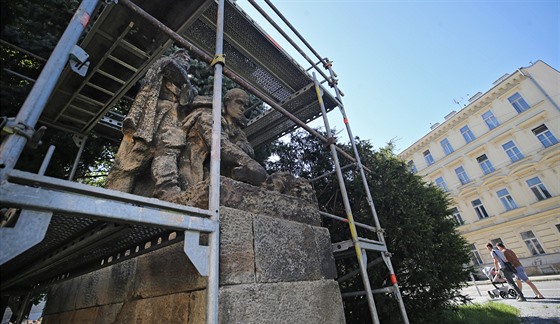 Památník vojákům Rudé armády na jihlavském náměstí Svobody už je obestavěný...
