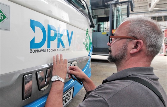 Pět nových nízkopodlažních autobusů Iveco zařazuje do provozu Dopravní podnik...
