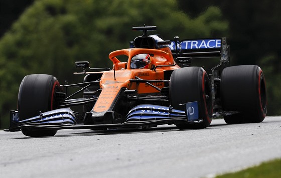 Carlos Sainz z McLarenu na trati Velké ceny týrska F1.