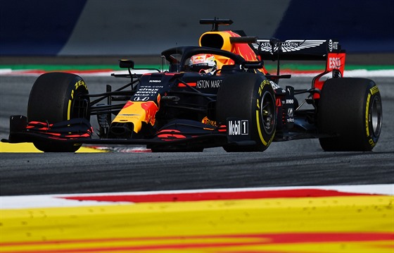 Max Verstappen z Red Bullu v tréninku na Velkou cenu týrska