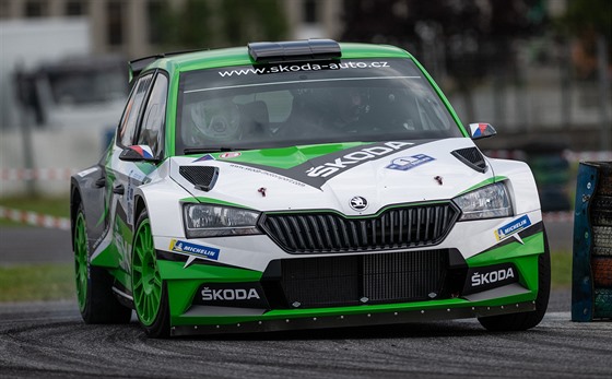 Jan Kopecký a Jan Hlouek s vozem koda Fabia Rally2 evo pi prologu Rallye...