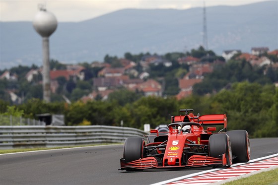 Sebastian Vettel z Ferrari v kvalifikaci F1 v Maarsku