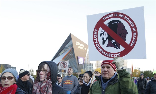 Když indiáni (ne)chtějí indiána ve znaku. Kterak hyperkorektní doba kazí sport