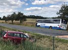 U Diviova na Beneovsku se srazil autobus s osobnm autem. (13. ervence 2020)