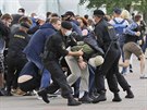 Stet policist s protivládními demonstranty v bloruském Minsku (14. ervence...