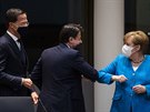 Nmecká kancléka Angela Merkelová zdraví italského pedsedu vlády Giuseppe...