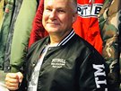 Omilostn�ný vrah Ji�í Kajínek se nechal vyfotit v �ad� od�v� z...