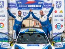 Posádka Václav Pech (vpravo) a Petr Uhel se raduje  z výhry v cíli Rallye...