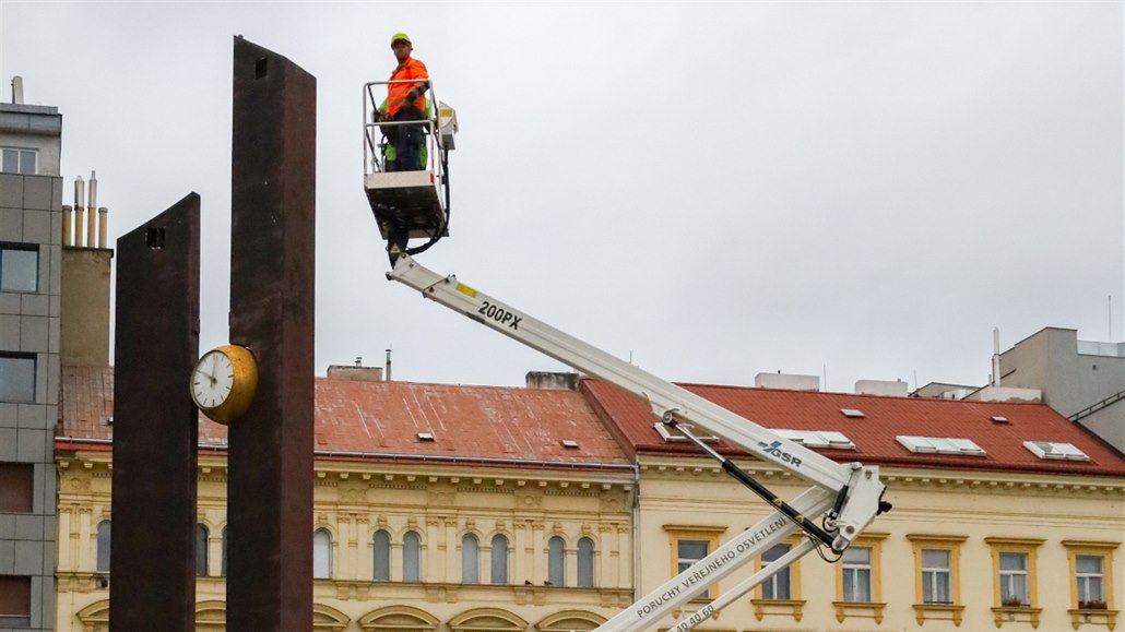 Slune�ní hodiny rozebrali 16. �ervence 2020.