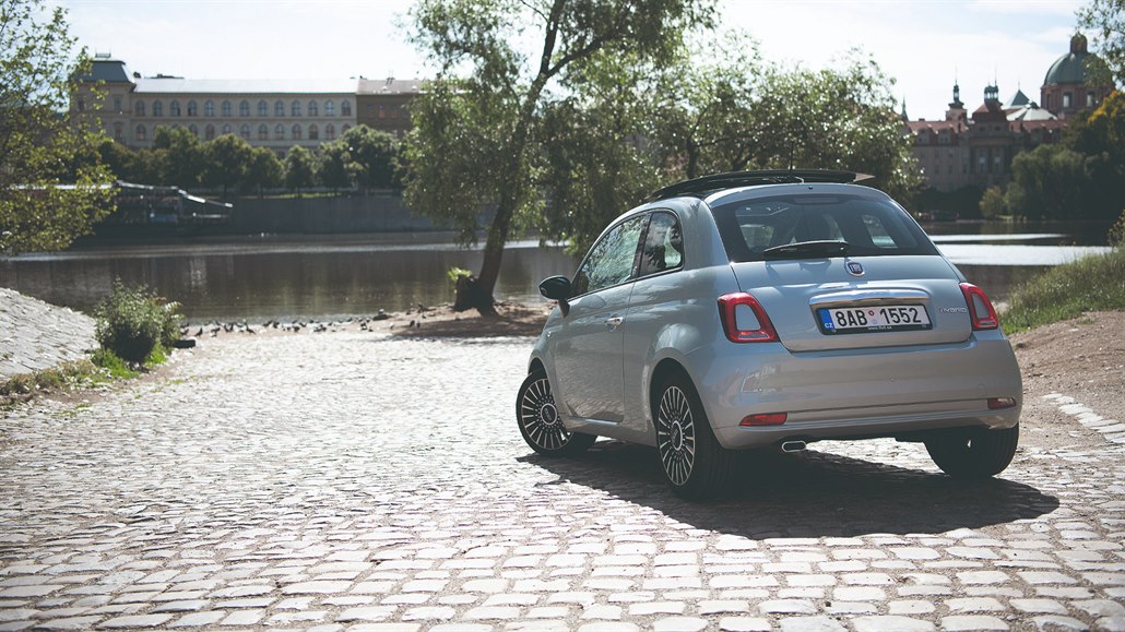 Fiat 500 se cítí nejlépe ve městě. Je mrštný v úzkých uličkách a skvěle se s...