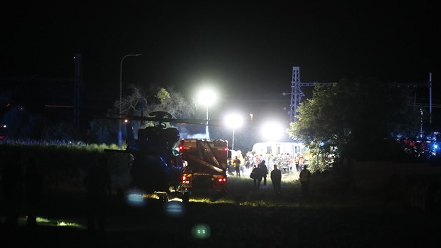Při nehodě dvou vlaků u Českého Brodu se zranily desítky cestujících. (14. července 2020)