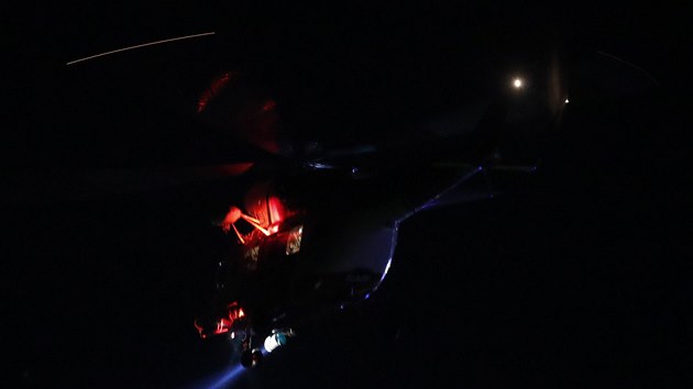 Zchransk vrtulnk zasahuje u nehody dvou vlak u eskho Brodu, kdy se zranily destky cestujcch. (14. ervence 2020)