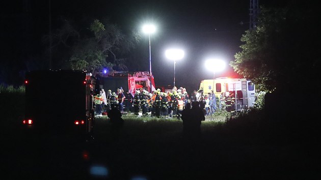 Při nehodě dvou vlaků u Českého Brodu se zranily desítky cestujících. (14. července 2020)