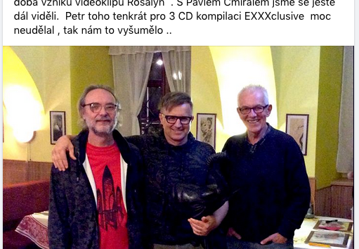 Hudební skladatel Jindřich Parma (vlevo) veřejně uvedl, že se se svým dlouholetým spolupracovníkem – zpěvákem Petrem Kotvaldem (uprostřed) – neviděl už téměř čtyři roky