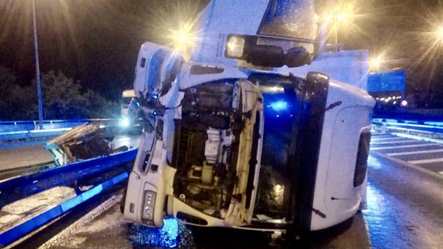 Kamion havaroval ped Zlchovskm tunelem v Praze. (16. ervence 2020)