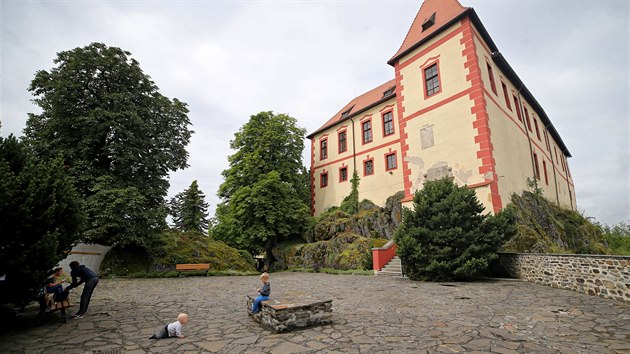 Muzeum jednostopch vozidel je hlavnm lkadlem hradu Kmen. Expozice pat k nejstarm v republice.
