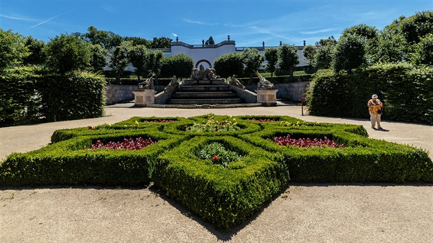 Na zmku Dob skonila po dvou a pl letech obnova francouzskho parku, kvli nmu je dobsk zmek pirovnvn k Versailles i Schnbrunnu. (14. ervence 2020)