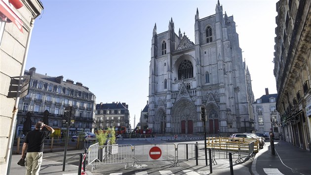 Ve francouzskm Nantes vyhoela katedrla. Nkdo ji zejm mysln zaplil. (19. ervence 2020)